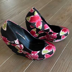 Elle Butterfly Wedges